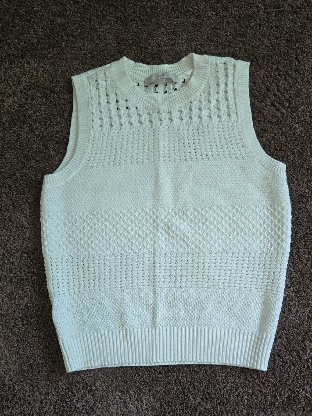 Ann Taylor Loft White Sleeveless Sweater Vest M